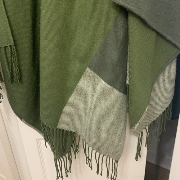 Soft open cardigan, purchased from Mendocino - Picture 2 of 4